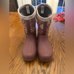 Girls Bogs purple size 13
